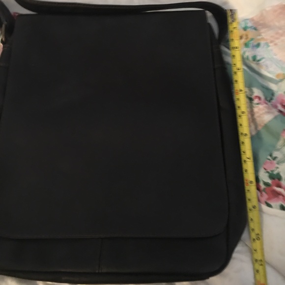 LeDonne leather collection vertical shoulder bag, black leather - Picture 1 of 7